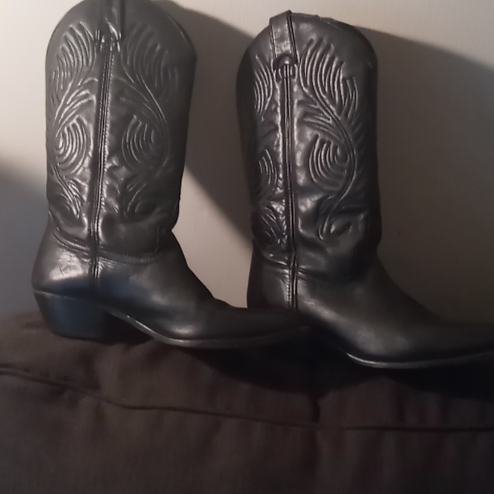 Boot - Picture 2 of 3